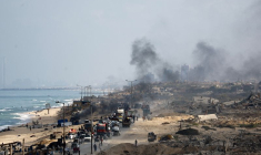 Des Palestiniens déplacés fuyant le nord de Gaza en raison des opérations israéliennes dans la bande de Gaza.