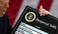 Le président américain Trump prononce un discours sur les tarifs douaniers, à la Maison Blanche