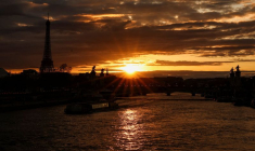 Coucher de soleil sur la Seine depuis le pont Alexandre III