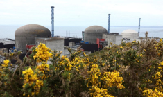 Vue générale des trois réacteurs de la centrale nucléaire de Flamanville, à Flamanville, en France