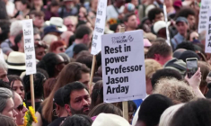 GB : rassemblement à Londres en mémoire d'un ancien professeur de Cambridge décédé