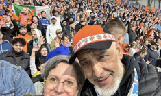 Sandrine Rousseau au milieu des South Winners pour OM-Sainté