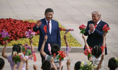Les présidents chinois Xi Jinping et américain Donald Trump, le 14 mai 2026 à Pékin ( AFP / Brendan SMIALOWSKI )