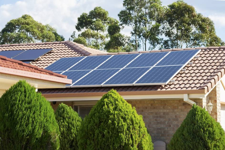 Immobilier et panneaux photovoltaïques, les spécificités-iStock-chinasong
