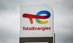 TotalEnergies est jugé à Paris, accusé d'avoir manqué à son devoir de vigilance en matière de risques environnementaux  ( AFP / Sameer Al-DOUMY )