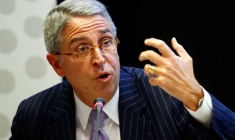 VIVENDI: UNIVERSAL PERMETTRAIT RACHATS D'ACTIONS ET ACQUISITIONS
