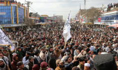 Des Afghans se rassemblent pour manifester leur solidarité envers le gouvernement taliban dans sa guerre contre le Pakistan, à Gardez dans la province de Paktia, le 4 mars 2026 ( AFP / STR )
