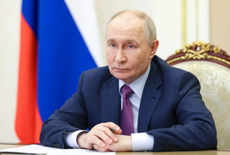 Sur cette photo de presse diffusée par l'agence d'Etat russe Sputnik, le président russe Vladimir Poutine préside, par visioconférence, une réunion du Conseil présidentiel au Kremlin à Moscou, le 2 juin 2026 ( POOL / Vyacheslav PROKOFYEV )