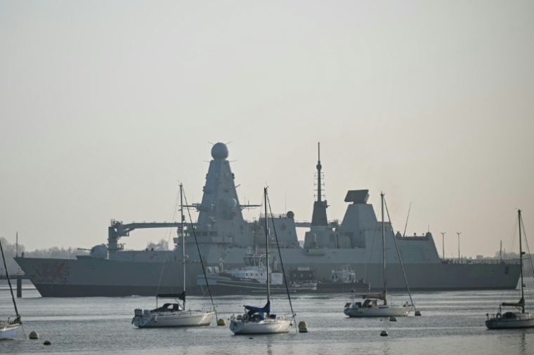 Le destroyer britannique de défense aérienne HMS Dragon, amarré à la base navale de Portsmouth, sur la côte sud de l'Angleterre, le 4 mars 2026 ( AFP / Justin TALLIS )