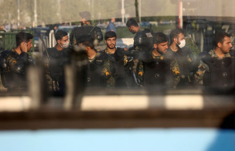 Photo d'archives des forces de police anti-émeute iraniennes dans une rue de Téhéran