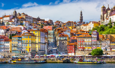 Acheter une résidence au Portugal attire de plus en plus de Français.Voici les points clés pour réussir son investissement.(Crédits:Adobe Stock)