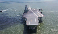 Capture d'écran tirée d'une séquence vidéo du ministère de la Défense chinois prise en mai 2024 et diffusée via AFPTV le 11 mai 2024 du troisième porte-avions de la Chine, le Fujian, lors d'essais en mer dans un endroit non précisé ( CHINA'S MINISTRY OF DEFENCE / Handout )