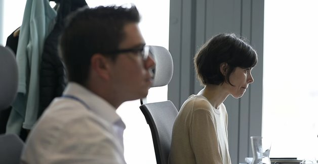 Deux employés de la salle de trading de la BCE à Francfort. Source : BCE.