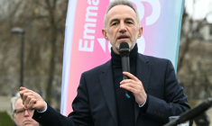 Emmanuel Grégoire, candidat socialiste à la mairie de Paris, lors d'un débat public pour les élections municipales, le 22 février 2026 à Paris ( AFP / Bertrand GUAY )