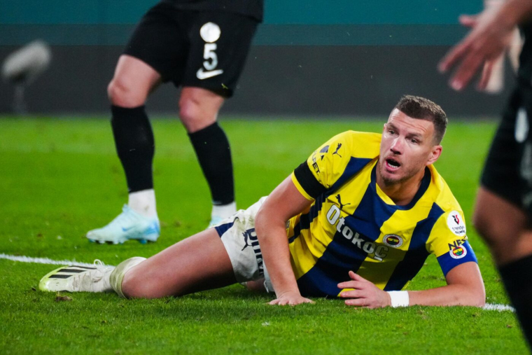 Edin Džeko fait son retour en Serie A