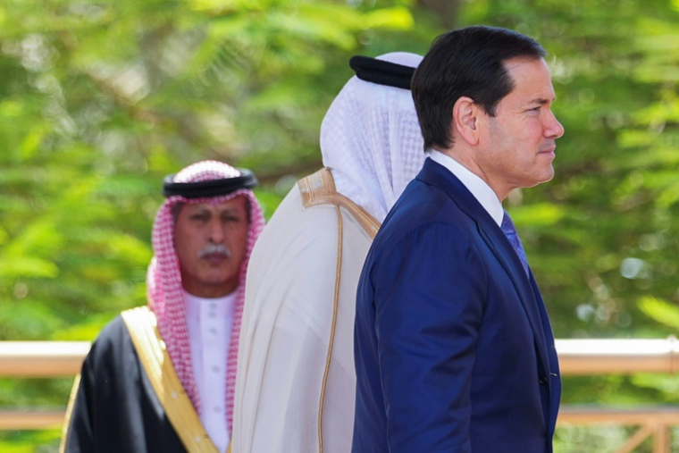 Le secrétaire d'Etat américain Marco Rubio avec le roi de Bahrein au palais Al-Sakhir, le 25 juin 2026. ( POOL / Eric Lee )