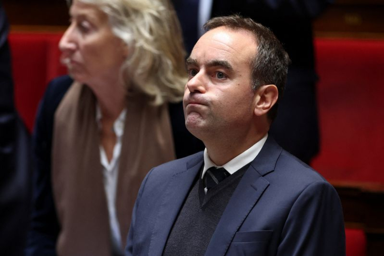 Le Premier ministre français Sébastien Lecornu assiste à la séance de questions au gouvernement à l'Assemblée nationale à Paris