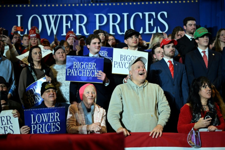 Des partisans du président américain Donald Trump lors d'un meeting sur l'économie, à Mount Pocono (Pennsylvanie), aux Etats-Unis, le 9 décembre 2025 ( AFP / ANDREW CABALLERO-REYNOLDS )