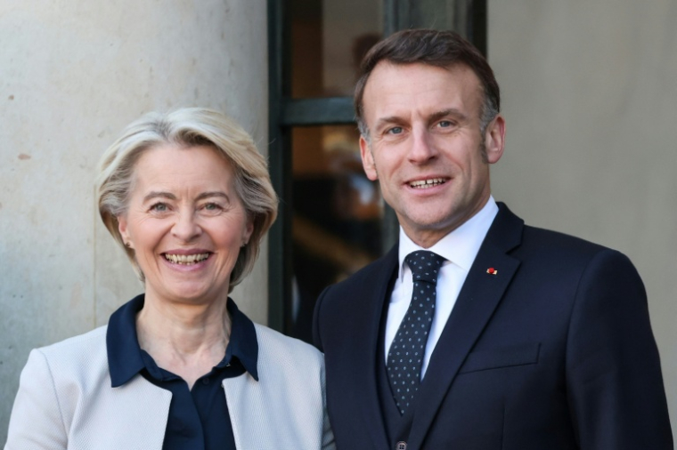 La présidente de la Commission européenne Ursula von Leyen et le président français Emmanuel Macron, à l'Elysée à Paris, le 6 janvier 2026 ( AFP / Ludovic MARIN )