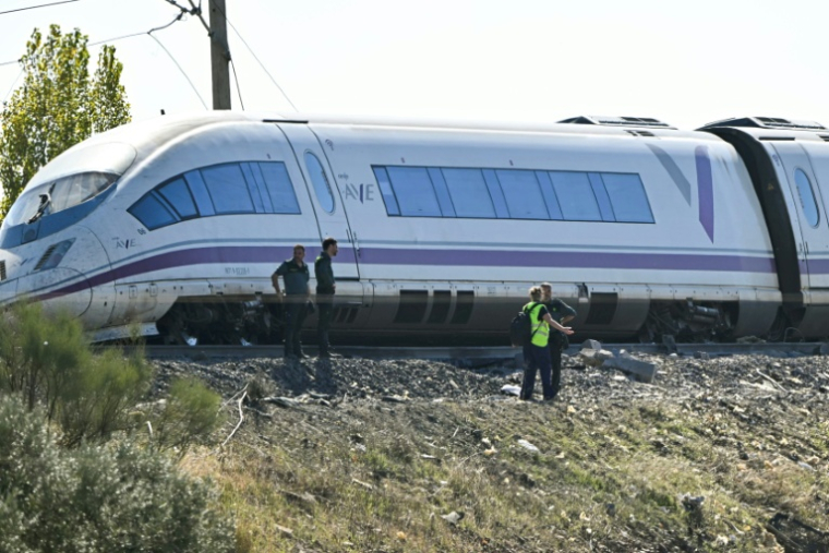 Le site d’une collision entre un train à grande vitesse Renfe AVE et un train Iryo, entre Urda et Los Yébenes, dans la province de Tolède, le 28 octobre 2026 en Espagne ( AFP / Javier SORIANO )