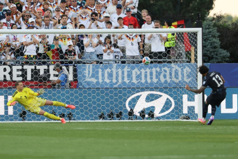 Sixième tireur du Paraguay lors de la séance de tirs au but, Jose Canale trompe le gardien allemand Manuel Neuer et envoie les Sud-Américains en huitième de finale de la Coupe du monde le 29 juin 20226 à Foxborough  ( AFP / Odd ANDERSEN )