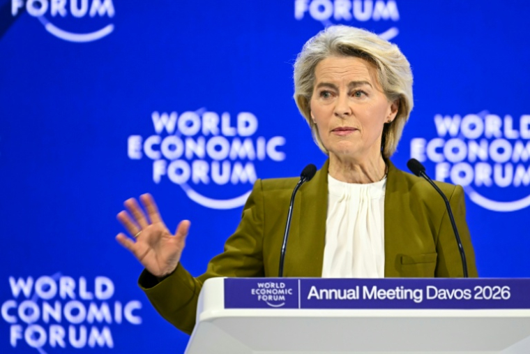 La présidente de la Commission européenne Ursula von der Leyen lors du Forum économique mondial de Davos, le 20 janvier 2026 en Suisse ( AFP / Fabrice COFFRINI )