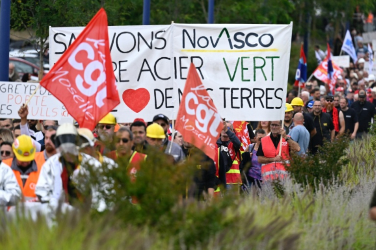Manifestation de soutien aux employés de Novasco à Hagondage (nord-est), le 4 septembre 2025 ( AFP / Jean-Christophe VERHAEGEN )