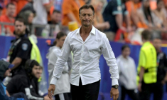 Le Français Hervé Renard lors de son passage éclair à la tête de la sélection tunisienne, pendant le Mondial, face aux Pays-Bas, le 25 juin 2026 à Kansas City ( AFP / Juan MABROMATA )