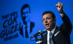 Ekrem Imamoglu prononce un discours lors de sa campagne, le 22 mai 2019 à Istanbul ( AFP / OZAN KOSE )
