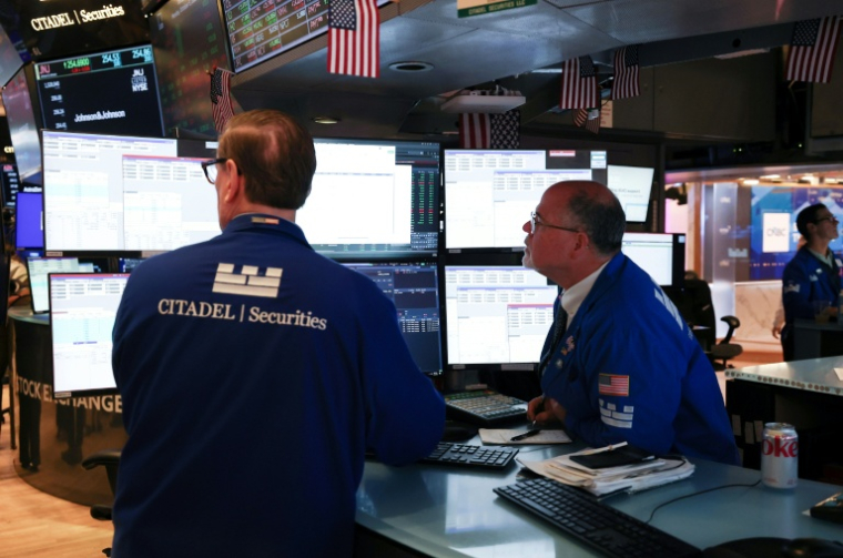 Des opérateurs à la Bourse de New York le 5 octobre 2026 ( AFP / TIMOTHY A. CLARY )
