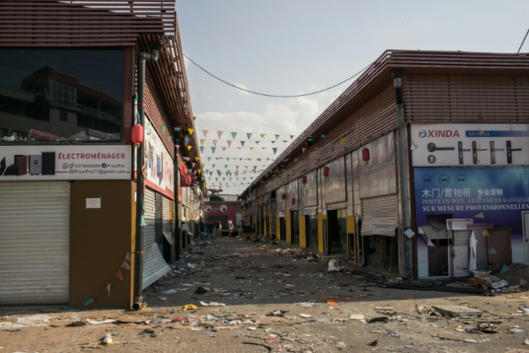Vue d'ensemble d'un centre commercial pillé après une manifestation contre les coupures répétées d'eau et de courant à Antananarivo, à Madagascar, le 26 septembre 2025 ( AFP / RIJASOLO )