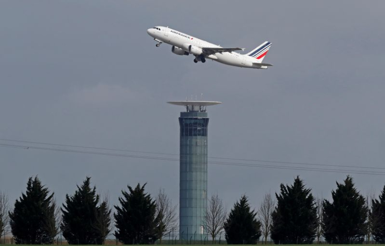 Un avion Airbus A320 d'Air France à l'aéroport Charles-de-Gaulle de Roissy, en France