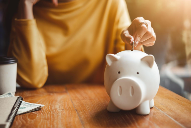 A quel âge faut-il ouvrir un compte épargne retraite? ( crédit photo : Nattakorn_Maneerat/Shutterstock / Nattakorn_Maneerat )