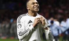Kylian Mbappé célèbre après le match de Ligue des champions Atletico Madrid contre Real Madrid