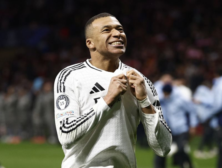 Kylian Mbappé célèbre après le match de Ligue des champions Atletico Madrid contre Real Madrid
