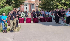 Ukraine: funérailles après une frappe russe qui a décimé une famille