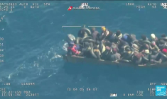 Giorgia Meloni à Tunis défend une "approche pragmatique" avec le FMI et sur l'immigration