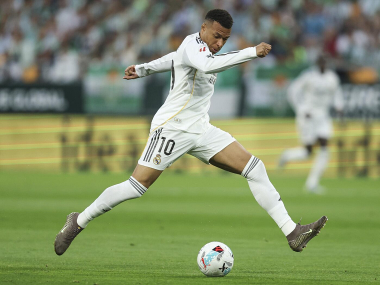 Le clan Mbappé contre-attaque face à la polémique