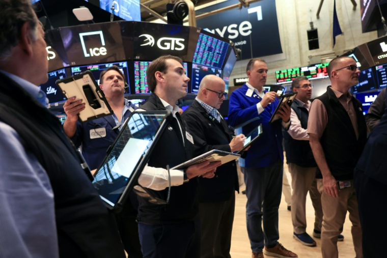 Des opérateurs à la Bourse de New York le 16 septembre 2026 ( AFP / TIMOTHY A. CLARY )