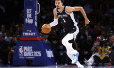 Basketball/NBA: Wembanyama enflamme le public parisien et mène les Spurs à la victoire