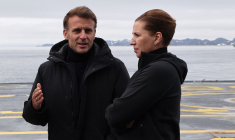 Emmanuel Macron et la Première ministre danoise Mette Frederiksen, à Nuuk (Groenland), le 15 juin 2025 ( AFP / LUDOVIC MARIN )