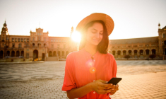 Vous aimeriez voyager de manière plus responsable et découvrir des lieux authentiques? L’application FairTrip est faite pour vous crédit photo : Getty images