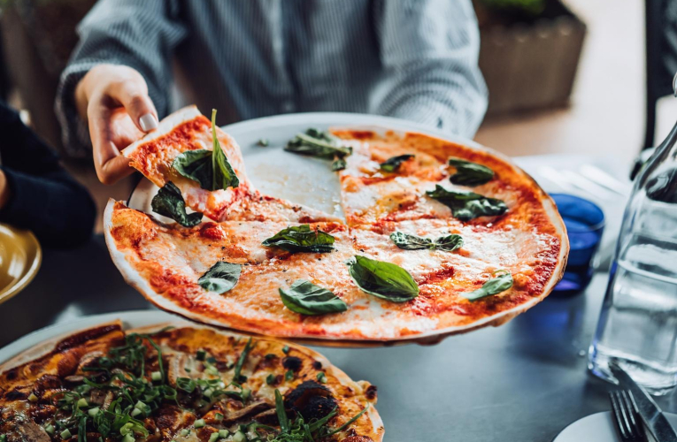 Les abonnements s’invitent dans la restauration. crédit photo : Getty Images