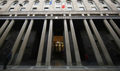 INTESA SANPAOLO DIT ENVISAGER DES CESSIONS DE PRÊTS
