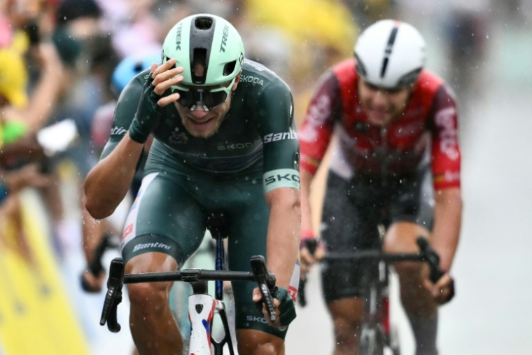 L'Italien Jonathan Milan s'impose au sprint lors de la 17e étape du Tour de France à Valence, le 23 juillet 2025 ( AFP / Marco BERTORELLO )