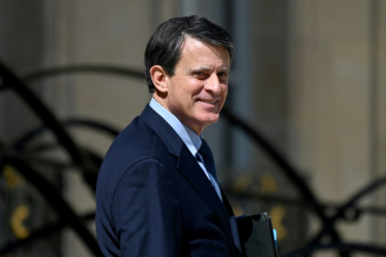 Le ministre des Outre-mer Manuel Valls à Paris le 23 mai 2025 ( AFP / Leo VIGNAL )