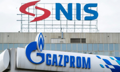 Les enseignes de NIS et Gazprom à Belgrade le 9 octobre 2025. ( AFP / Andrej ISAKOVIC )
