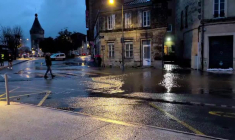 Crues: la Dordogne déborde à Libourne en Gironde