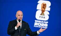 Le président de la Fifa Gianni Infantino lors du tirage au sort des barrages pour la Coupe du monde 2026 aux Etats-Unis, au Canada et au Mexique, à Zurich le 20 novembre 2025 ( AFP / Fabrice COFFRINI )