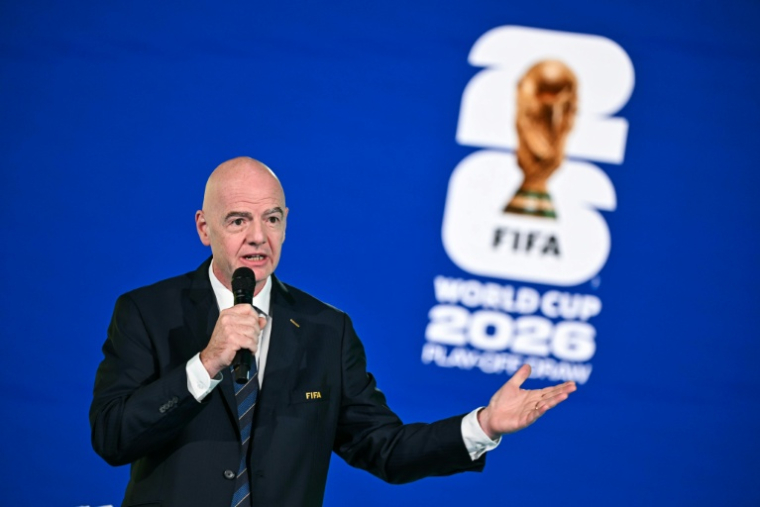Le président de la Fifa Gianni Infantino lors du tirage au sort des barrages pour la Coupe du monde 2026 aux Etats-Unis, au Canada et au Mexique, à Zurich le 20 novembre 2025 ( AFP / Fabrice COFFRINI )